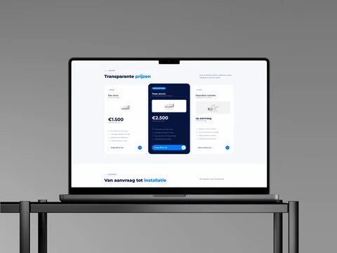 AircoMaxx-website op een laptop met drie prijsopties en een inleiding op de werkwijze.