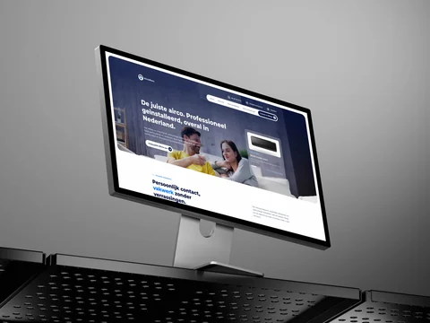 AircoMaxx-homepage op een desktopmonitor met aanbod, merkidentiteit en offerteactie.