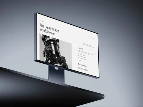 Desktopmockup van de technische AXIOM-pagina met een close-up van een robotarm en uitklapbare toelichtingen.