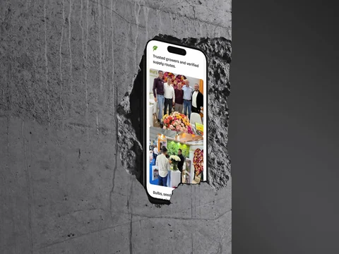 Telefoon in beton met foto’s van het Ersoy Agro-netwerk en de samenwerking met kwekers.