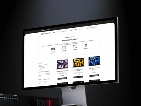 Desktopmonitor met het productoverzicht en de filters van MacBookDeals.nl.