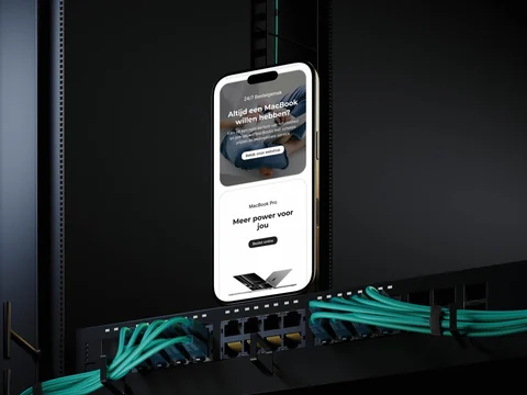 Telefoon met de mobiele aanbodblokken van MacBookDeals.nl tussen netwerkkabels.