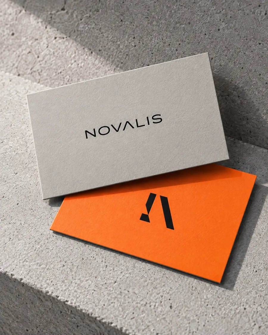 Novalis-visitekaartjes met oranje merkaccent