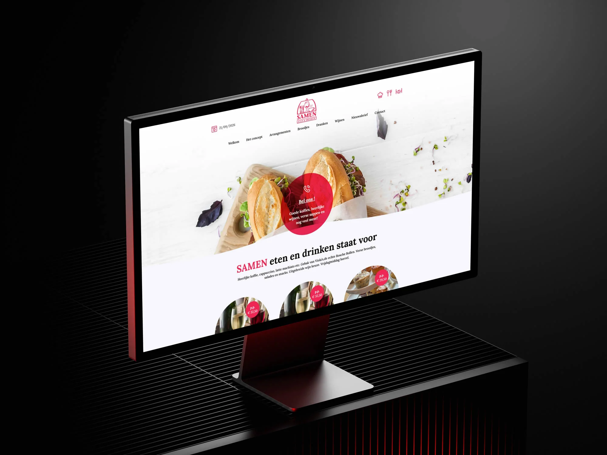 Desktopmonitor met de homepage van SAMEN Eten & Drinken op een zwart metalen bureau.