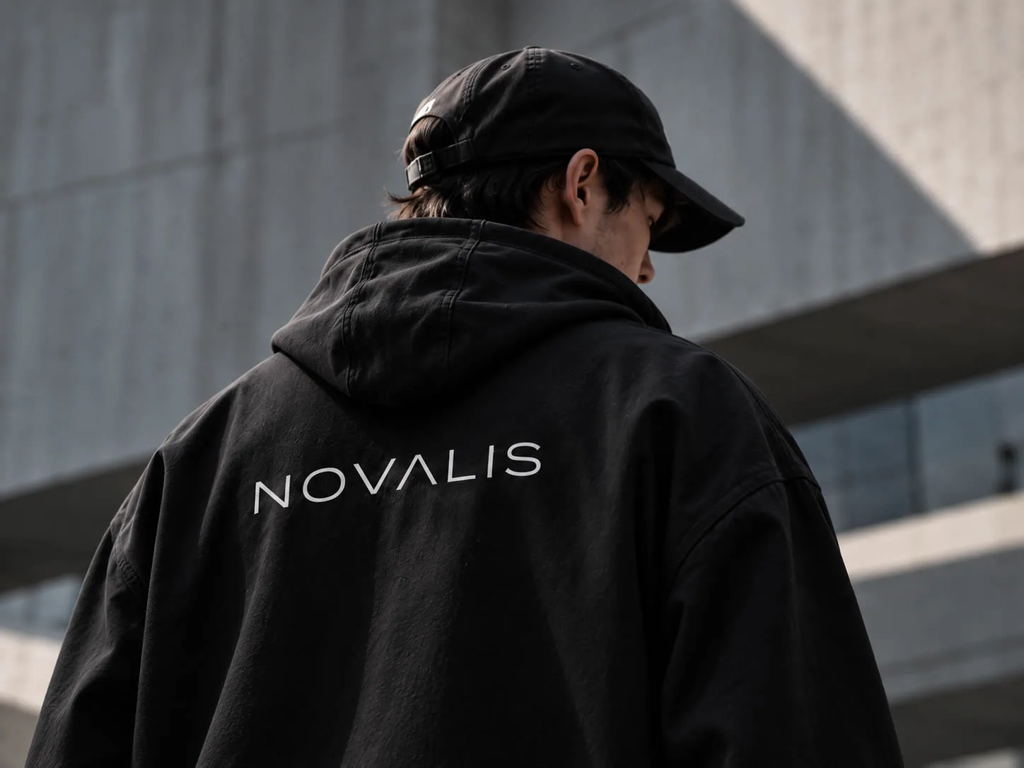 Het NOVALIS-woordmerk op de rug van een jack